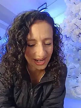 AriannaRussell  online show from June 13, 12:57 pm