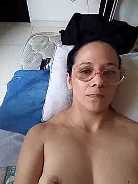 nicolle milf1978 online show from June 26, 2:40 pm