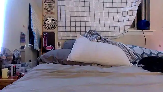 funcum1991 online show from March 26, 10:17 am