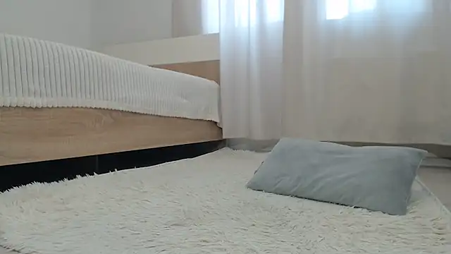 Luxuriouss s online show from July 12, 2:34 am