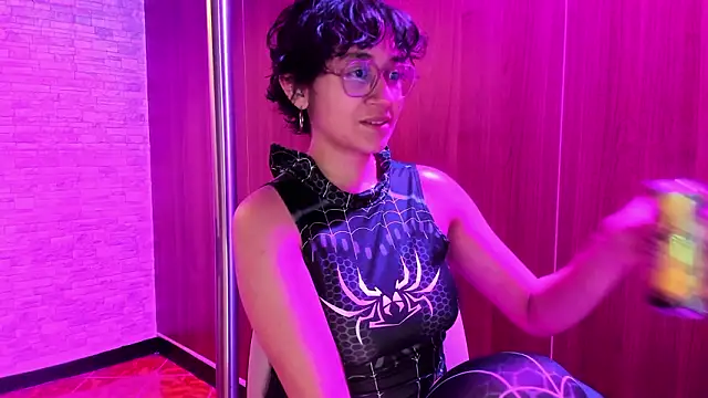 Lili Gomez  online show from January 17, 11:29 am