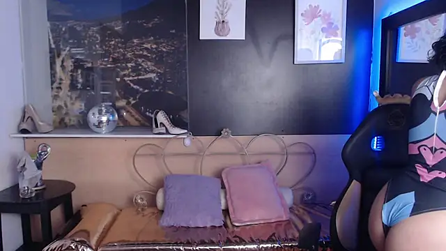 Snapshot of Lili_Gomez_ chatting on October 20, 1:25 pm Lili Gomez online show from October 20, 1:25 pm