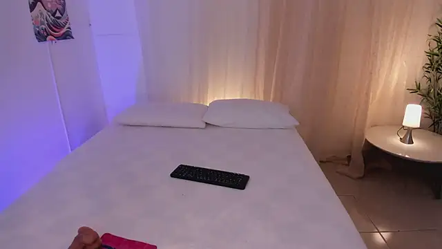 Lia Sweett  online show from February 28, 4:28 pm