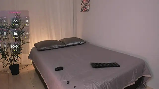 Lia Sweett  online show from June 10, 4:38 pm