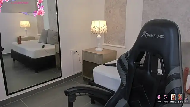 stephanya  online show from July 10, 7:36 pm
