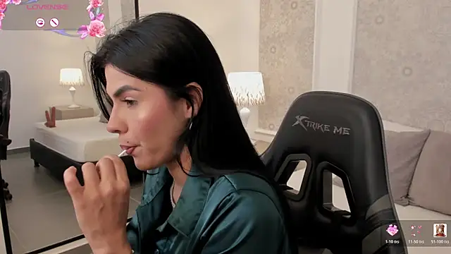 stephanya  online show from June 12, 7:55 pm