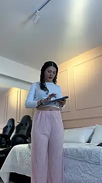 SHARONN     online show from July 28, 3:59 am