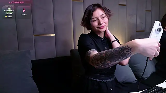 Ishtar Divine online show from November 26, 10:38 am