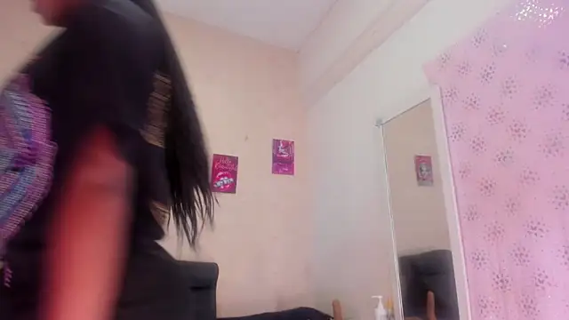 SARA COLLIINS  online show from June 12, 8:28 pm