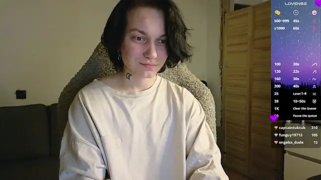 esajukyy online show from March 4, 3:40 pm