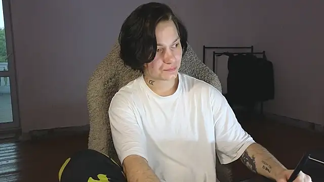 esajukyy online show from August 2, 2:31 pm