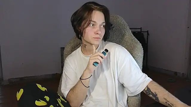 esajukyy online show from August 4, 2:34 pm