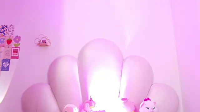zoewillian online show from June 9, 11:48 pm