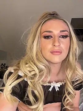 littlebambi26 online show from March 8, 2:04 am