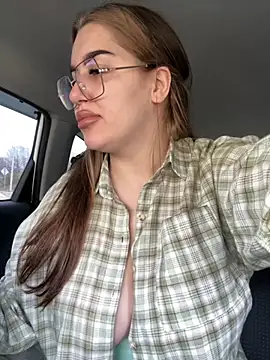 Snapshot of VikiDemini chatting on October 24, 6:42 am VikiDemini online show from October 24, 6:42 am