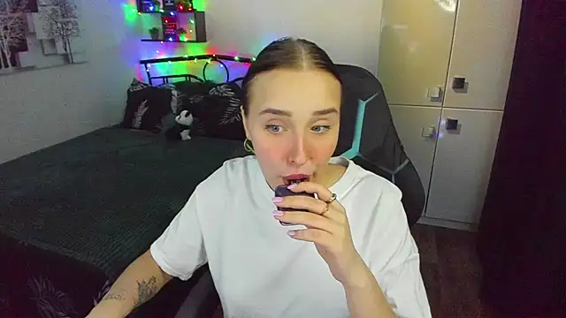 LinaTruly online show from February 23, 10:42 pm