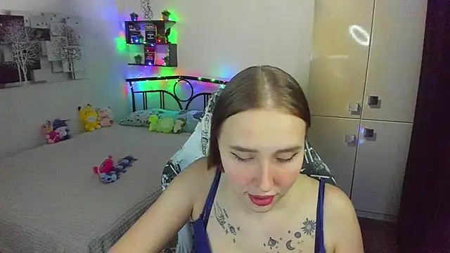 LinaTruly online show from April 28, 9:29 pm
