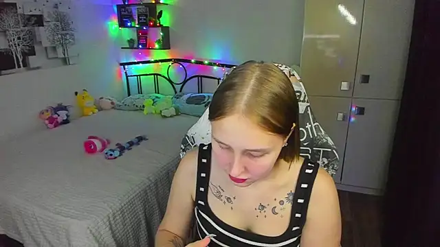LinaTruly online show from June 1, 9:05 pm
