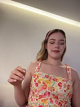 NicoleCut online show from July 12, 9:32 am