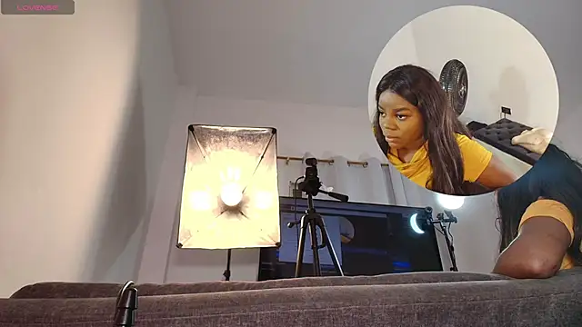 mia-brit online show from February 19, 9:02 pm