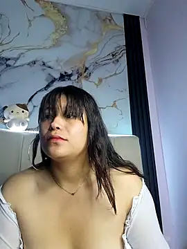 Snapshot of mariana_21x chatting on October 8, 6:12 pm mariana 21x online show from October 8, 6:12 pm