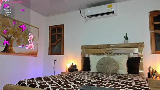 oriana rodriguez online show from July 2, 3:17 am