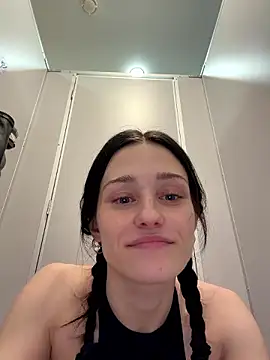 Mia Mia M online show from August 1, 5:04 pm