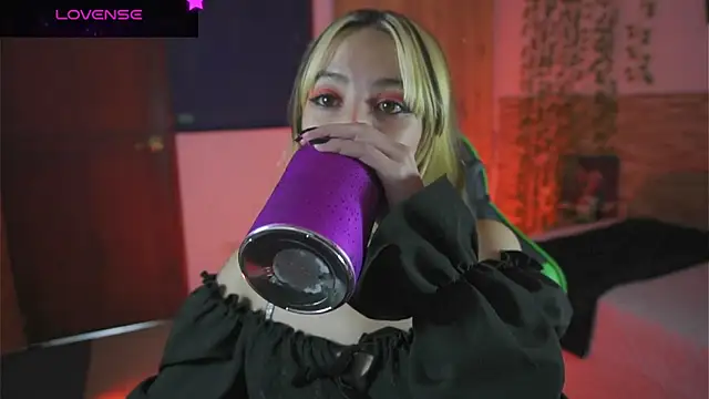 Michell Wallker online show from February 18, 6:29 pm