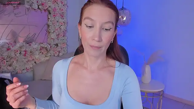 MiaFarrell  online show from April 29, 6:02 pm