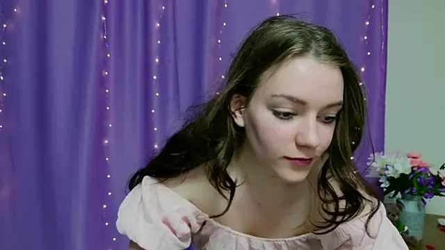 Lana  Cute  online show from May 13, 5:30 pm
