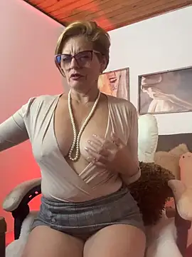 Adeellee  online show from November 22, 6:05 am