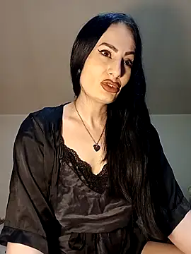 EveeRose online show from February 3, 8:08 am