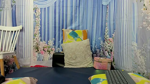 miss--flora online show from May 2, 4:05 am