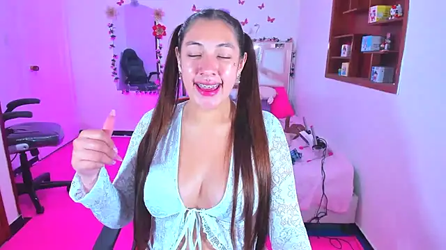 perlabeautiful online show from June 12, 3:03 am