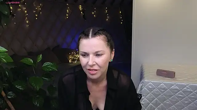 LinaJoy online show from July 6, 8:11 pm