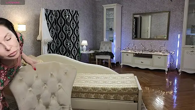 LinaJoy online show from January 9, 9:30 pm