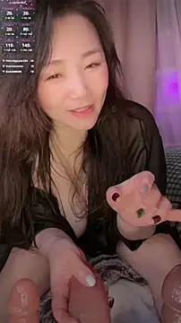Snapshot of baobaomiqi_linger chatting on September 28, 6:57 pm baobaomiqi linger online show from September 28, 6:57 pm