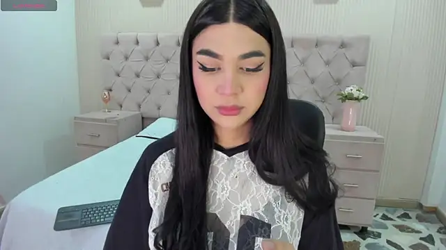 RoseCassie online show from April 29, 1:47 pm