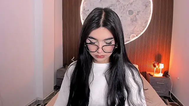 RoseCassie online show from April 28, 1:04 pm