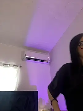 Lily Woodz online show from July 1, 7:13 pm