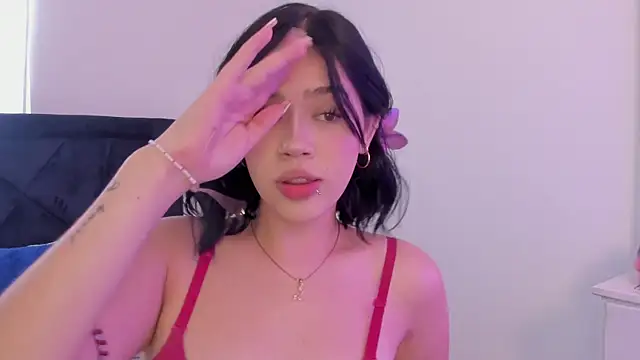 Lily Woodz online show from December 15, 7:30 pm