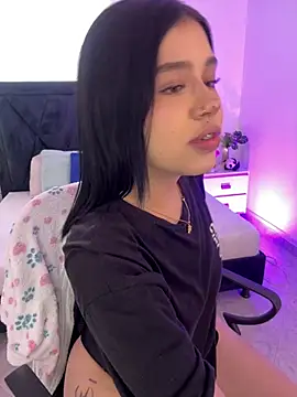 Lily Woodz online show from June 23, 7:12 pm