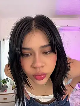 Lily Woodz online show from April 22, 7:11 pm