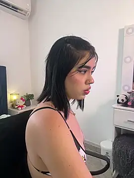 Lily Woodz online show from January 16, 7:10 pm