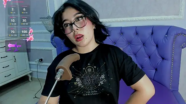 Lily Martinez online show from March 25, 7:00 am