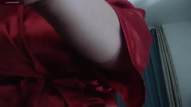 Snapshot of MommyHelpsmee chatting on October 29, 7:34 am MommyHelpsmee online show from October 29, 7:34 am