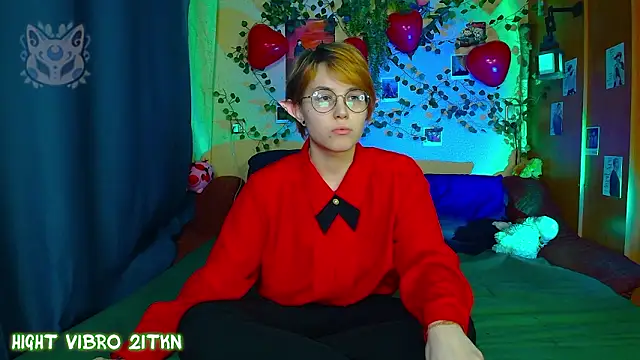 TrickyKitsune online show from March 14, 6:42 pm