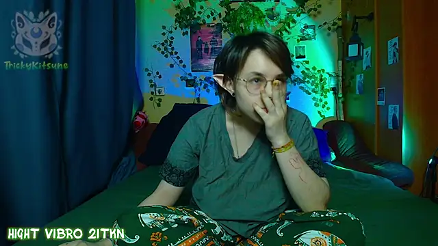 TrickyKitsune online show from April 30, 5:40 pm