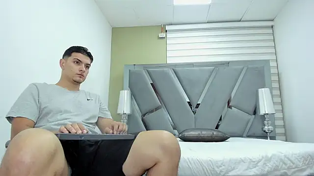 DAVID VICTORIAA online show from July 14, 1:05 pm