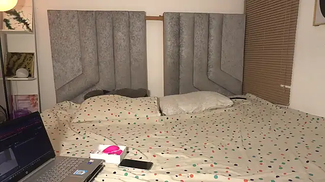 BIGFEETWOMAN99 online show from March 9, 11:57 am